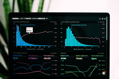 A computer screen show graphs with a dark background